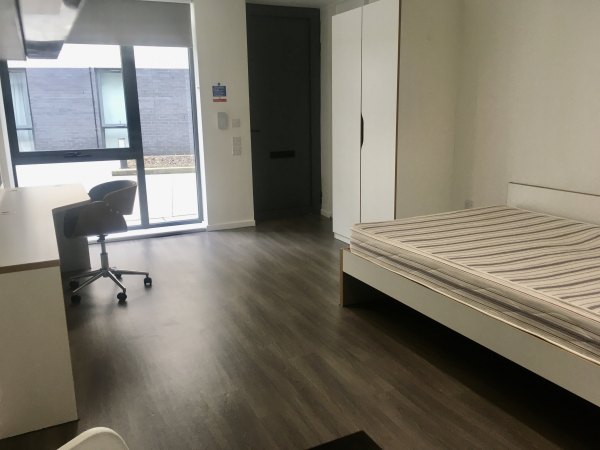 牛津布鲁克斯大学留学费用：探索高质量教育的成本